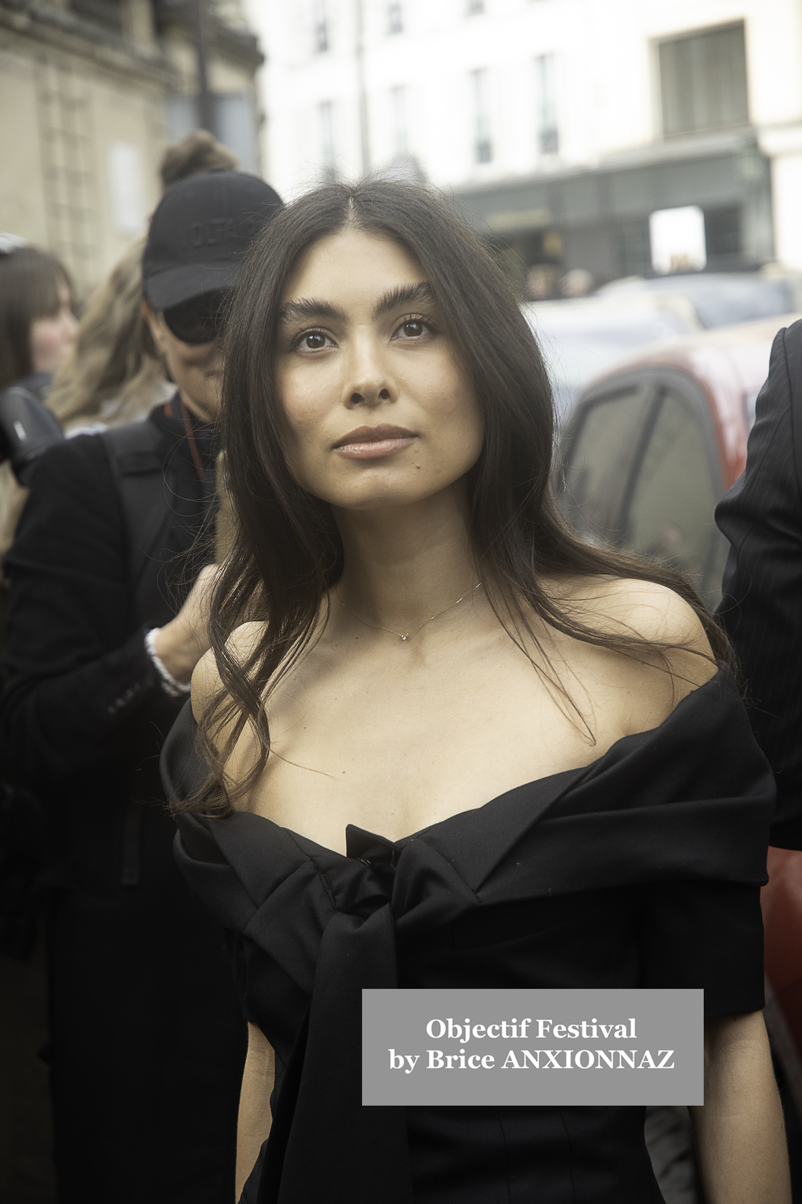 Photo streetstyle de Diane Kruger - Streetstyle photos of guest arrivals at the Nina Ricci show lors du défilé Nina Ricci Spring 2025 à Streetstyle-photos-of-guest-arrivals-at-the-Nina-Ricci-show, Paris Fashion Week le 7 March 2025 par Brice ANXIONNAZ (Objectif Festival)